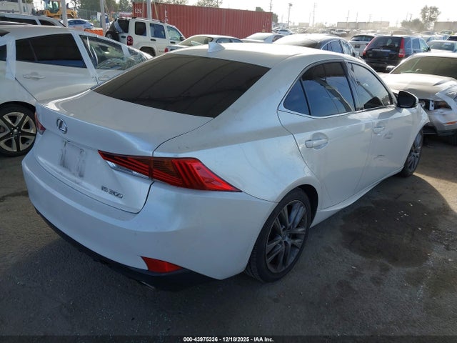 Lexus IS 300 2019 JTHBA1D22K5088772 Image 4