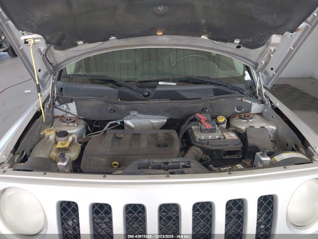 43975343 :رقم المزاد ، 1J4NF4GB6BD212037 vin ، 2011 Jeep Patriot Latitude X مزاد بيع