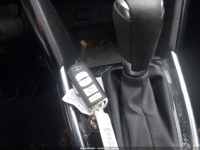 2017 Toyota Yaris Ia მანქანა იყიდება აუქციონზე, vin: 3MYDLBYV0HY172617, აუქციონის ნომერი: 43975391
