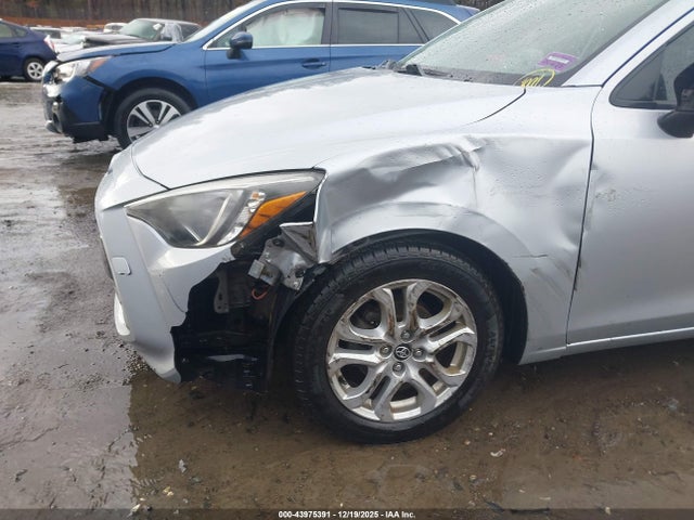2017 Toyota Yaris Ia მანქანა იყიდება აუქციონზე, vin: 3MYDLBYV0HY172617, აუქციონის ნომერი: 43975391