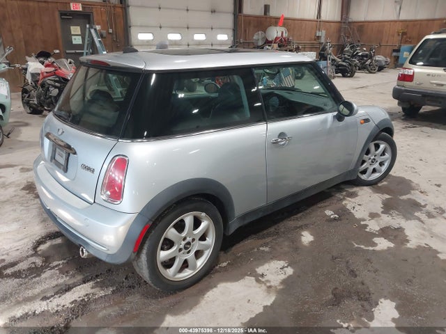 2006 MINI COOPER WMWRC33596TK19017 Photo 3