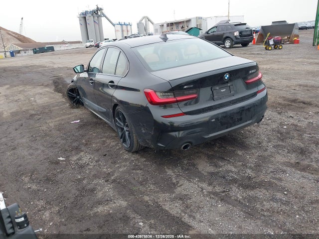 2022 BMW 330I 3MW5R7J03N8C31925 Photo 2