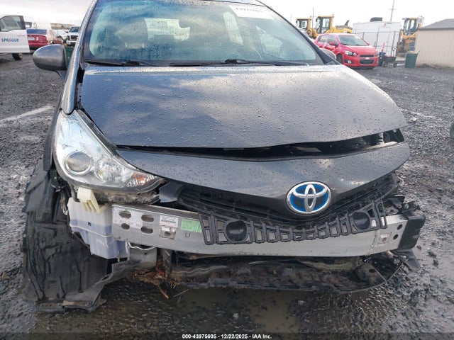 Toyota Prius V Four 2017 JTDZN3EU0HJ065653 Image 6