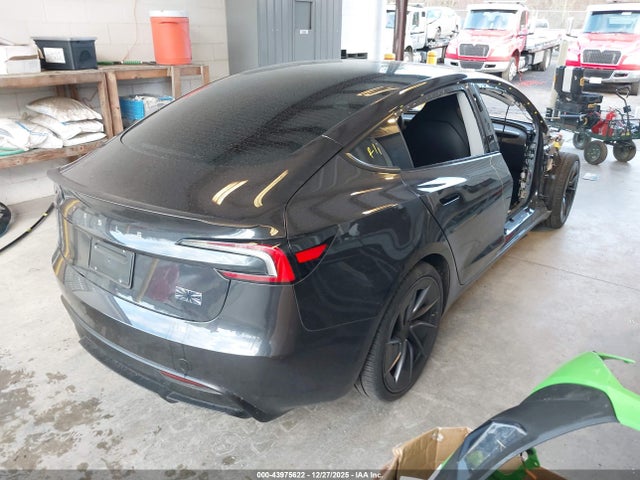 2025 TESLA MODEL 3 5YJ3E1ET0SF057813 Photo 3