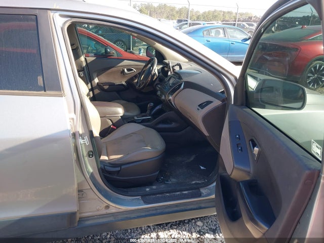 KM8JU3AG8FU012688 Hyundai TUCSON SE