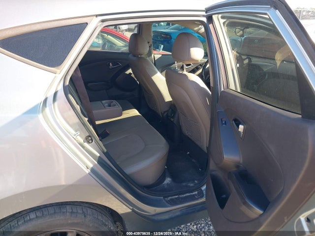 KM8JU3AG8FU012688 Hyundai TUCSON SE