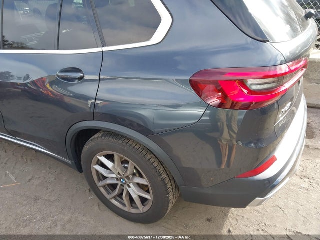 2021 BMW X5 5UXCR6C09M9F47644 Photo 2
