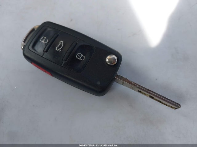 3VW5DAAT0JM515018 Volkswagen Beetle 2.0t Coast/2.0t S/2.0t Se