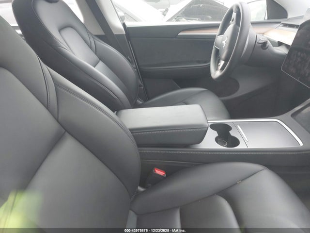 2023 TESLA MODEL Y 7SAYGDEE1PA117401 Photo 4