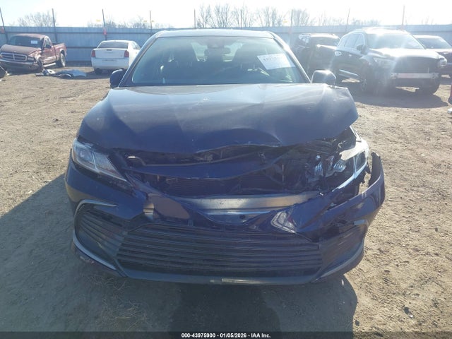 Продажа на аукционе авто 2021 Toyota Camry Le, vin: 4T1C11AKXMU523889, номер лота: 43975900