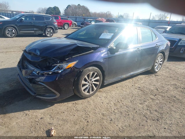 Продажа на аукционе авто 2021 Toyota Camry Le, vin: 4T1C11AKXMU523889, номер лота: 43975900