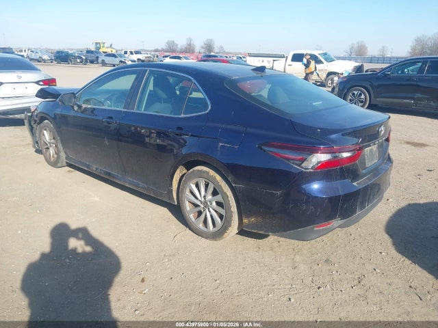 Продажа на аукционе авто 2021 Toyota Camry Le, vin: 4T1C11AKXMU523889, номер лота: 43975900