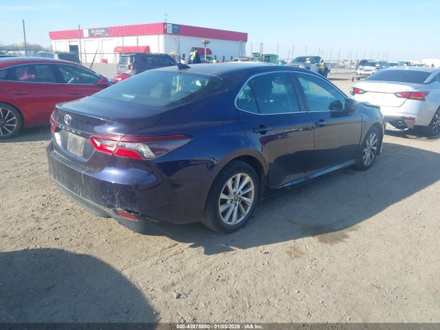 Продажа на аукционе авто 2021 Toyota Camry Le, vin: 4T1C11AKXMU523889, номер лота: 43975900