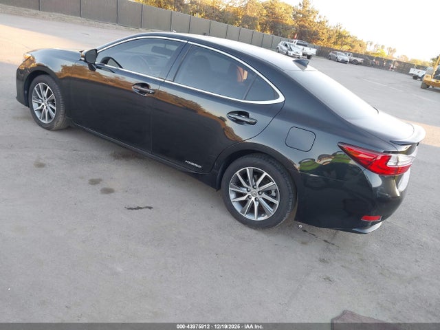 2018 LEXUS ES 300H JTHBW1GG4J2190633 Photo 2