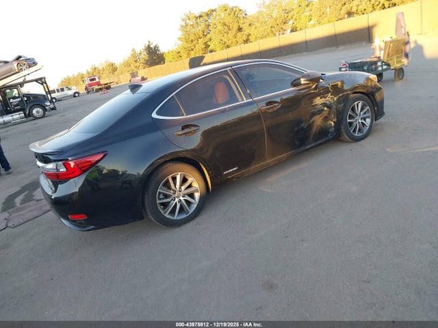 2018 LEXUS ES 300H JTHBW1GG4J2190633 Photo 3