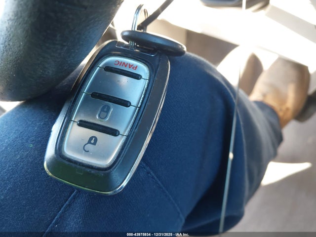 43975934 :رقم المزاد ، 2C4RC1CG2MR519740 vin ، 2021 Chrysler Voyager Lx مزاد بيع