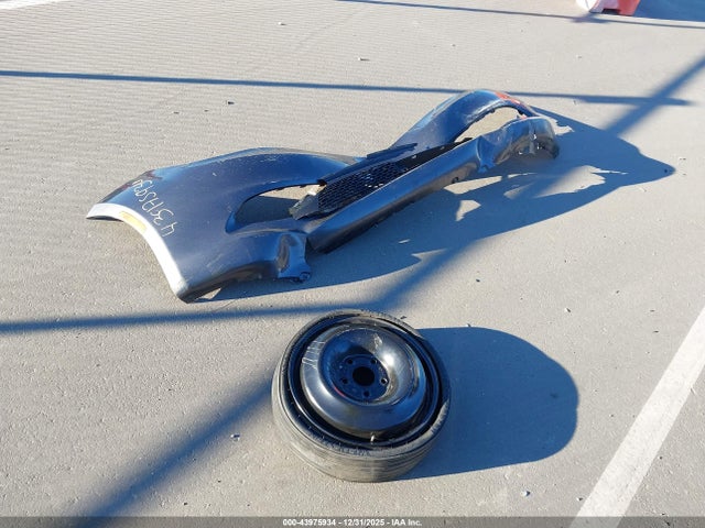 43975934 :رقم المزاد ، 2C4RC1CG2MR519740 vin ، 2021 Chrysler Voyager Lx مزاد بيع
