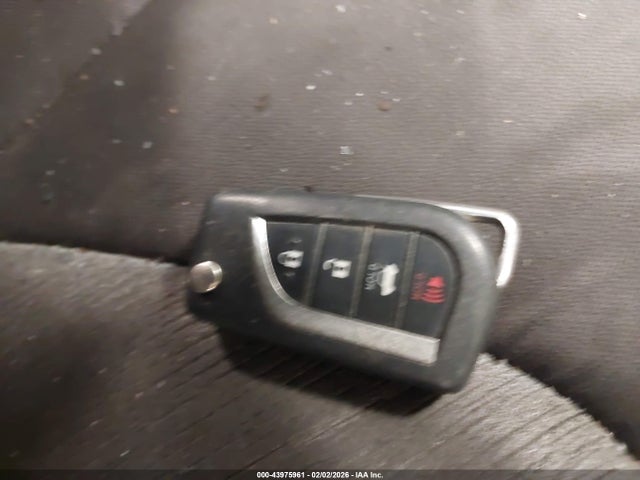 4T1B11HK3JU656166 Toyota CAMRY LE
