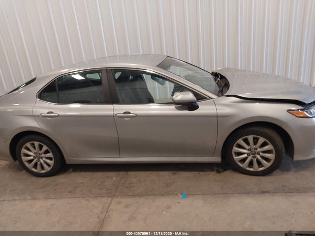 4T1B11HK3JU656166 Toyota CAMRY LE