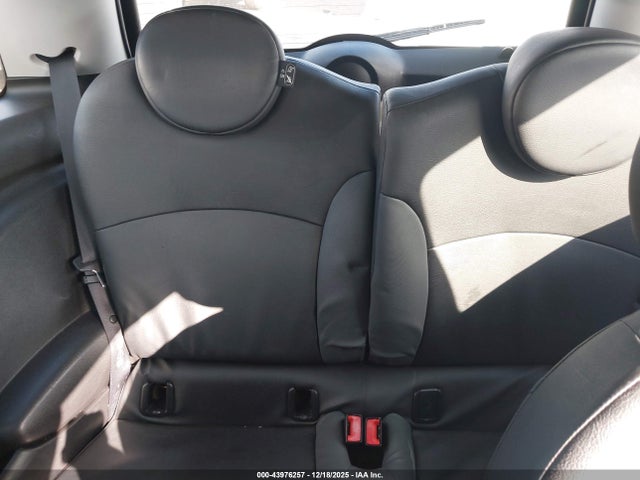 2010 MINI COOPER WMWMF3C59ATZ66062 Photo 7