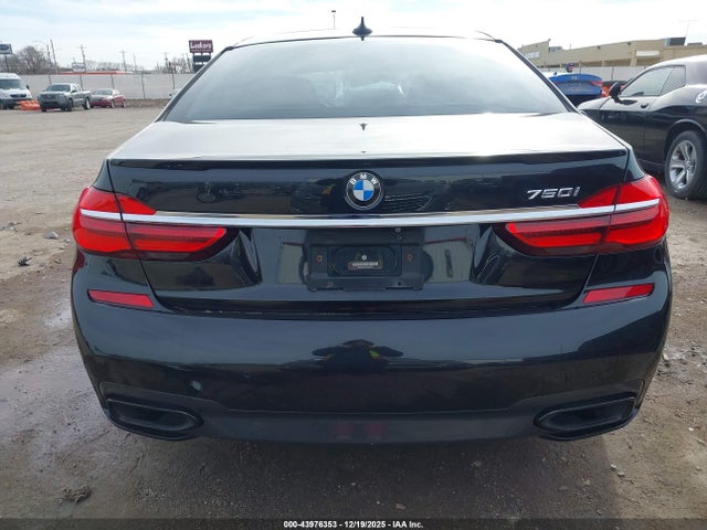 BMW 750i 2018 WBA7F0C57JGM23023 Image 17