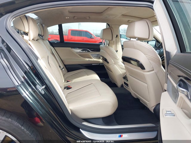 2018 BMW 750I WBA7F0C57JGM23023 Photo 7