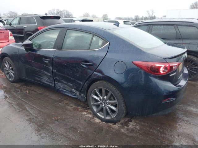 2018 MAZDA MAZDA3 3MZBN1W36JM257189 Photo 2