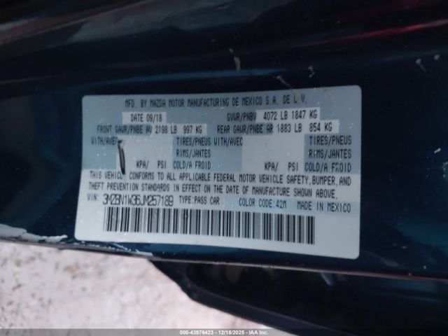 2018 MAZDA MAZDA3 3MZBN1W36JM257189 Photo 8
