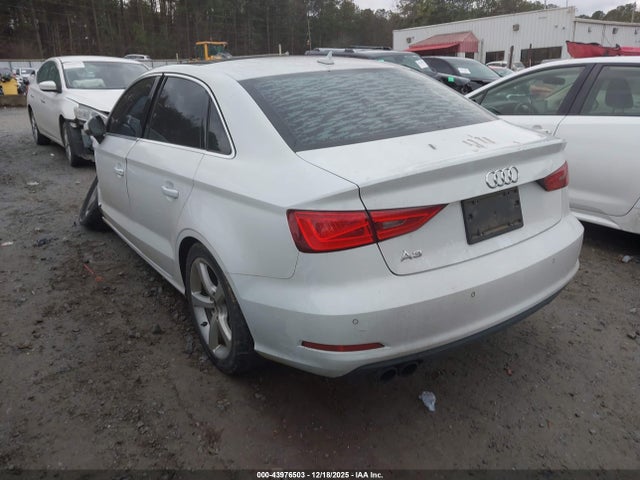 2015 AUDI A3 WAUACGFF8F1094368 Photo 2