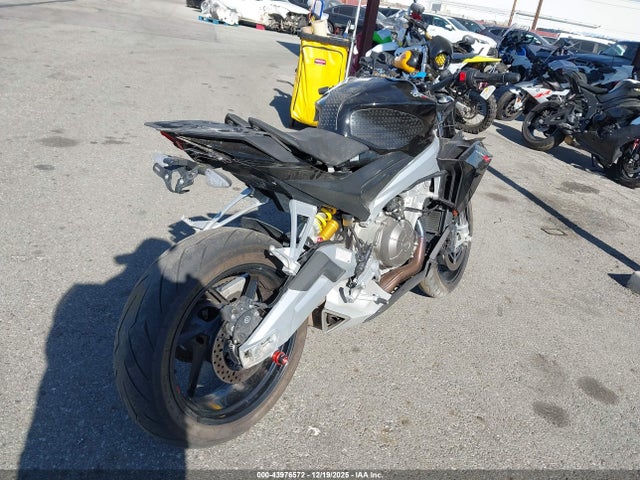 2022 APRILIA TUONO ZD4KSUM00NS000021 Photo 3