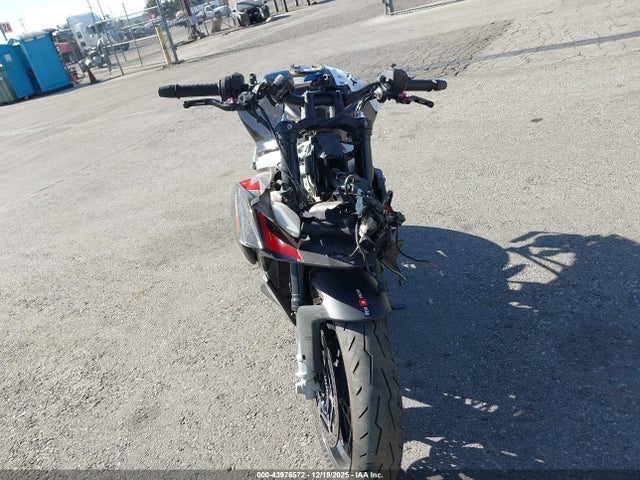 2022 APRILIA TUONO ZD4KSUM00NS000021 Photo 4