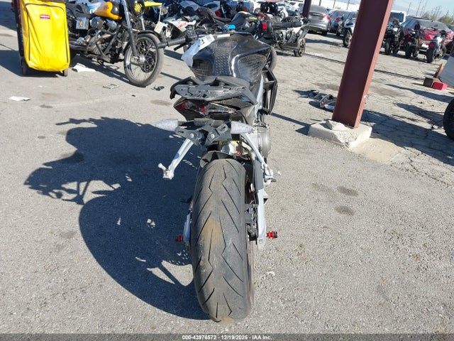 2022 APRILIA TUONO ZD4KSUM00NS000021 Photo 5