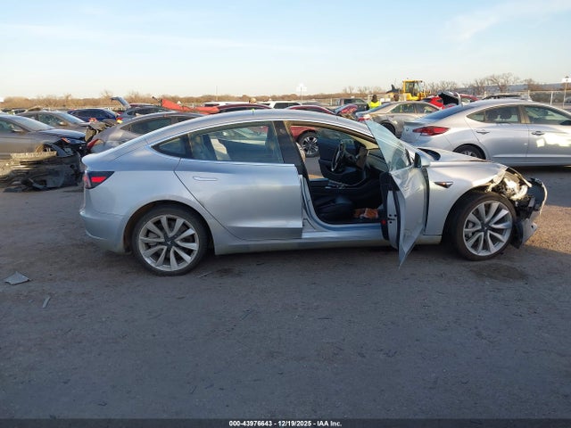 Продажа на аукционе авто 2018 Tesla Model 3, vin: 5YJ3E1EA1JF048485, номер лота: 43976643
