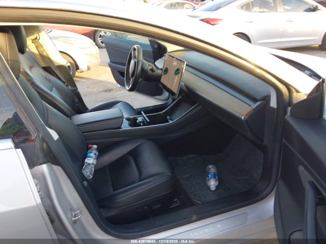 2018 TESLA MODEL 3 5YJ3E1EA1JF048485 Photo 4