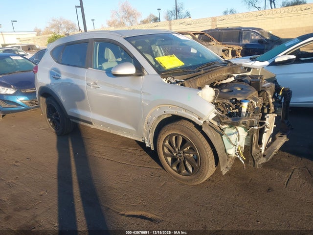Hyundai TUCSON SE 2017 KM8J33A45HU440861 zdjęcie główne