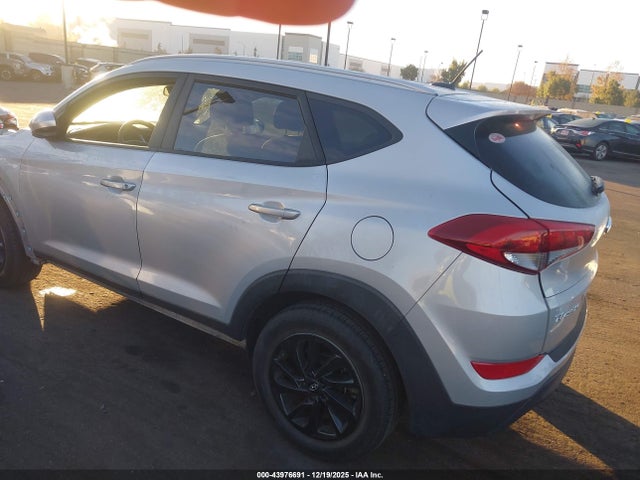 Hyundai TUCSON SE 2017 KM8J33A45HU440861 Image 3