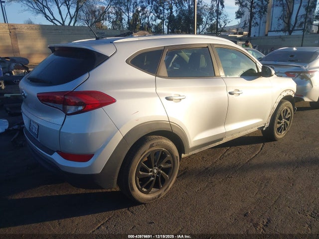 Hyundai TUCSON SE 2017 KM8J33A45HU440861 Image 4