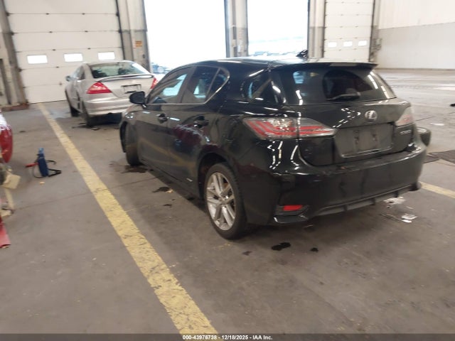 2015 LEXUS CT 200H JTHKD5BH2F2236013 Photo 2