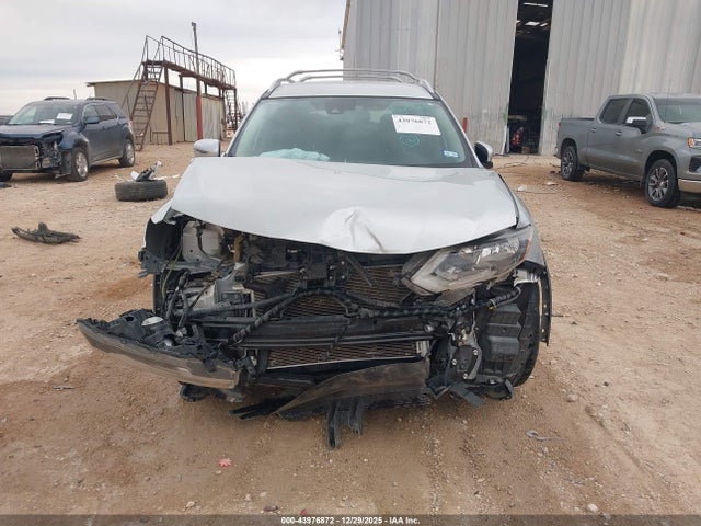 43976872 :رقم المزاد ، JN8AT2MT8LW005576 vin ، 2020 Nissan Rogue Sv Fwd مزاد بيع