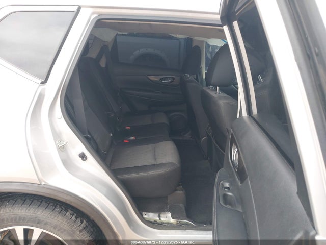 43976872 :رقم المزاد ، JN8AT2MT8LW005576 vin ، 2020 Nissan Rogue Sv Fwd مزاد بيع