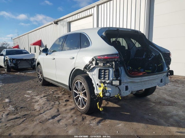 2019 PORSCHE CAYENNE WP1AA2AY9KDA06679 Photo 2