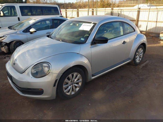 43976910 :رقم المزاد ، 3VWF17AT2EM638633 vin ، 2014 Volkswagen Beetle 1.8t Entry مزاد بيع