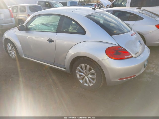 43976910 :رقم المزاد ، 3VWF17AT2EM638633 vin ، 2014 Volkswagen Beetle 1.8t Entry مزاد بيع