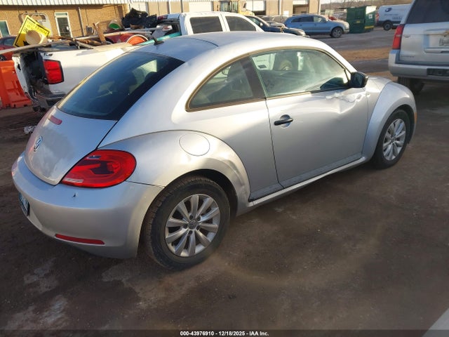 43976910 :رقم المزاد ، 3VWF17AT2EM638633 vin ، 2014 Volkswagen Beetle 1.8t Entry مزاد بيع