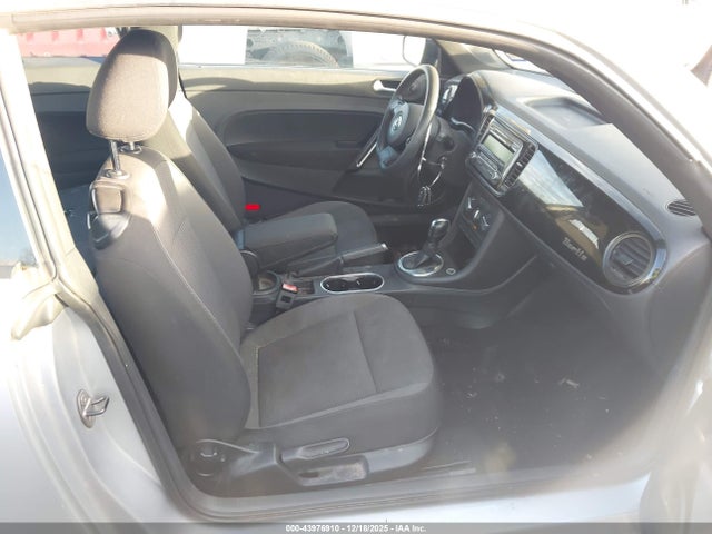 43976910 :رقم المزاد ، 3VWF17AT2EM638633 vin ، 2014 Volkswagen Beetle 1.8t Entry مزاد بيع