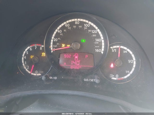 43976910 :رقم المزاد ، 3VWF17AT2EM638633 vin ، 2014 Volkswagen Beetle 1.8t Entry مزاد بيع