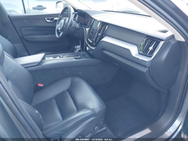 2018 VOLVO XC60 YV4102RK2J1042683 Photo 4