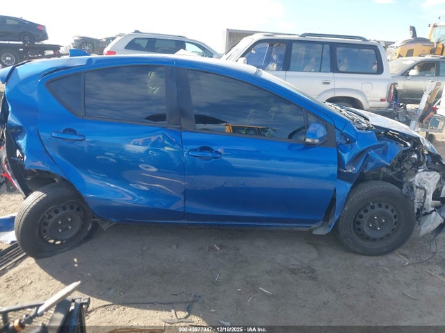 JTDKDTB3XG1132337 Toyota Prius C Two