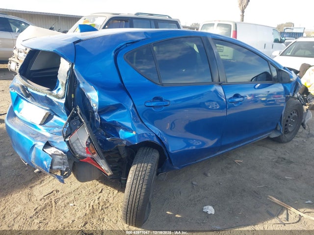 JTDKDTB3XG1132337 Toyota Prius C Two