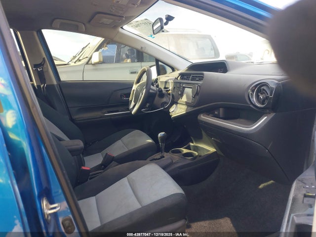 JTDKDTB3XG1132337 Toyota Prius C Two